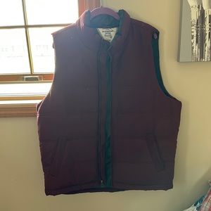 Men’s burgundy zip up vest